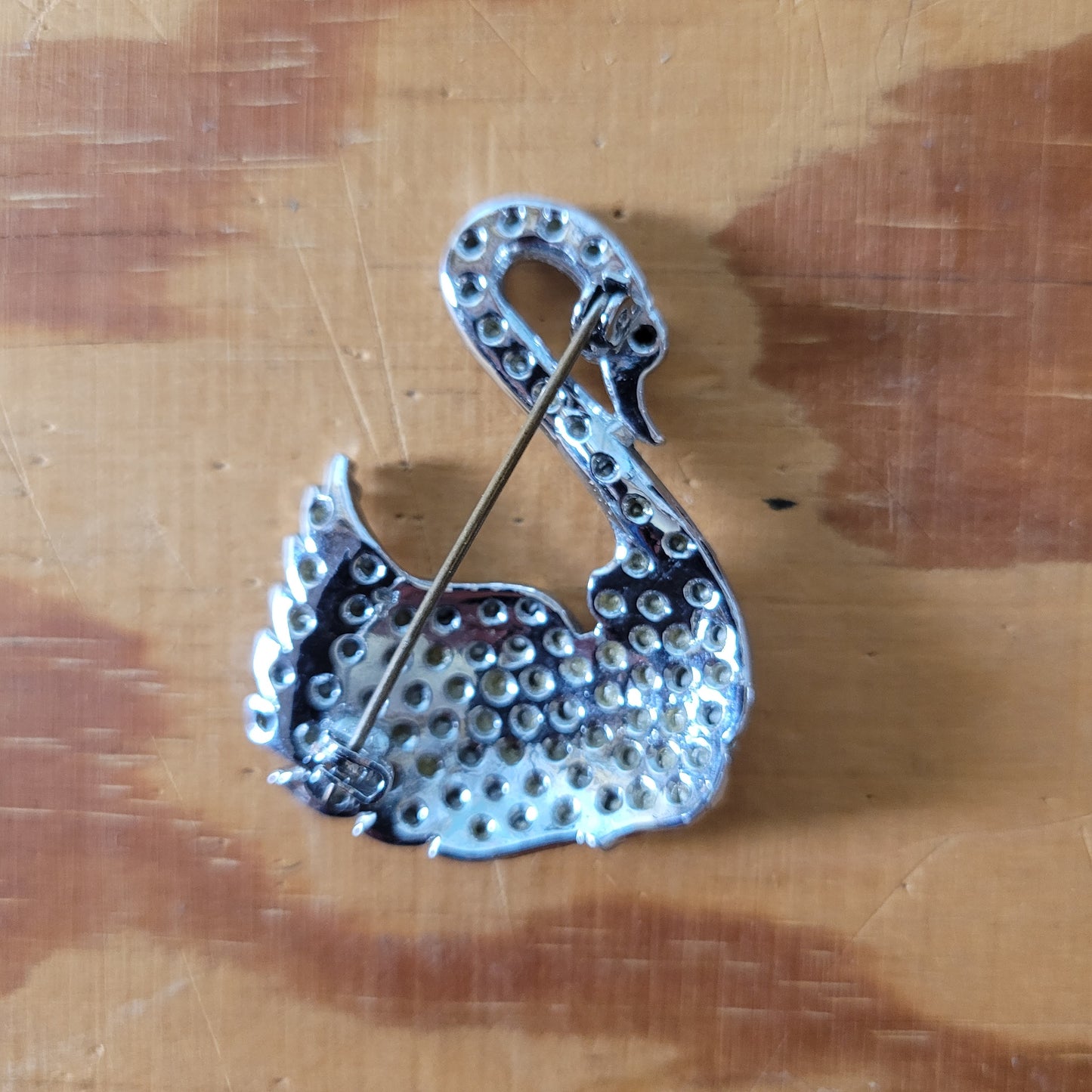 Vintage diamante swan brooch with contrast eye stone