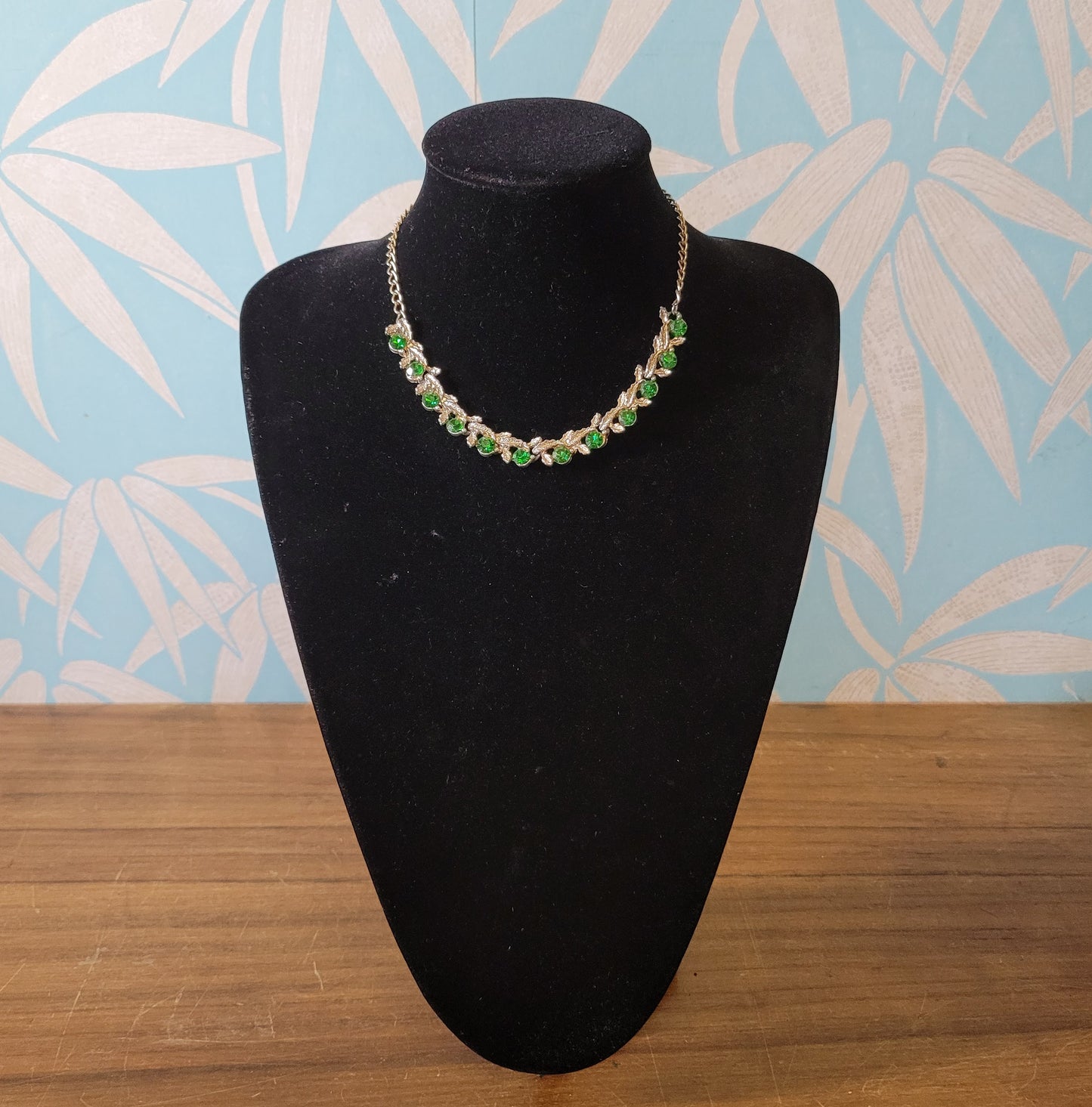1950s/60s silver-tone green rhinestone leaf garland necklace