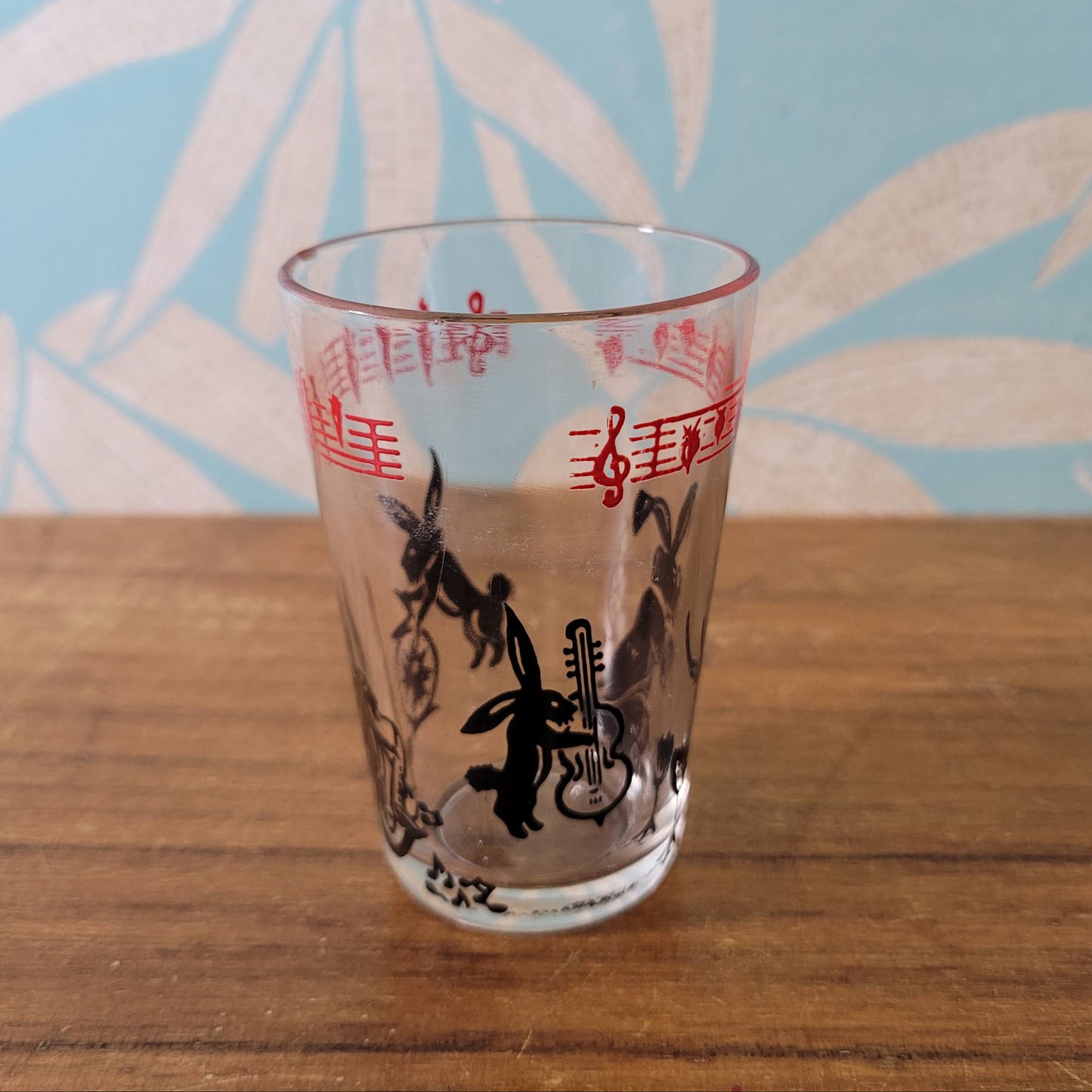 1950s/60s black & red rabbit jazz band theme glass tumbler