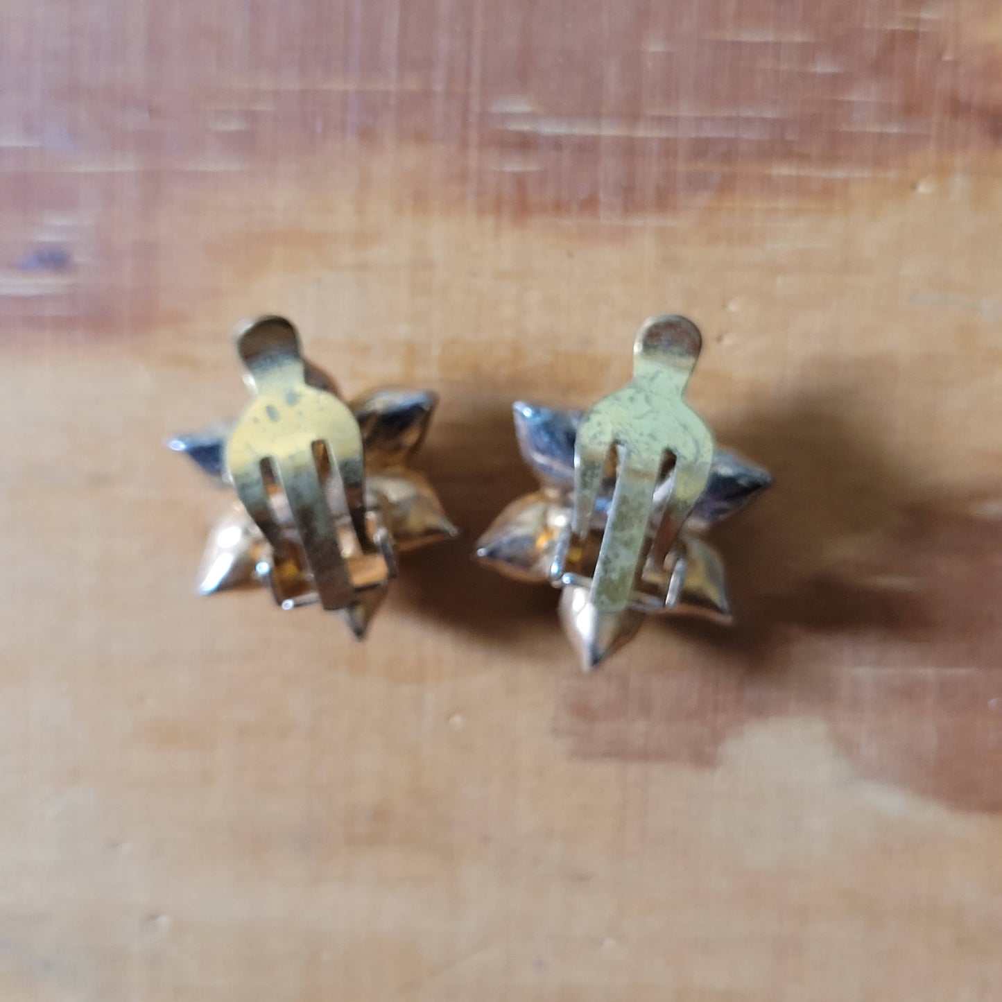 1950s white flower & diamante leaf clip-on earrings