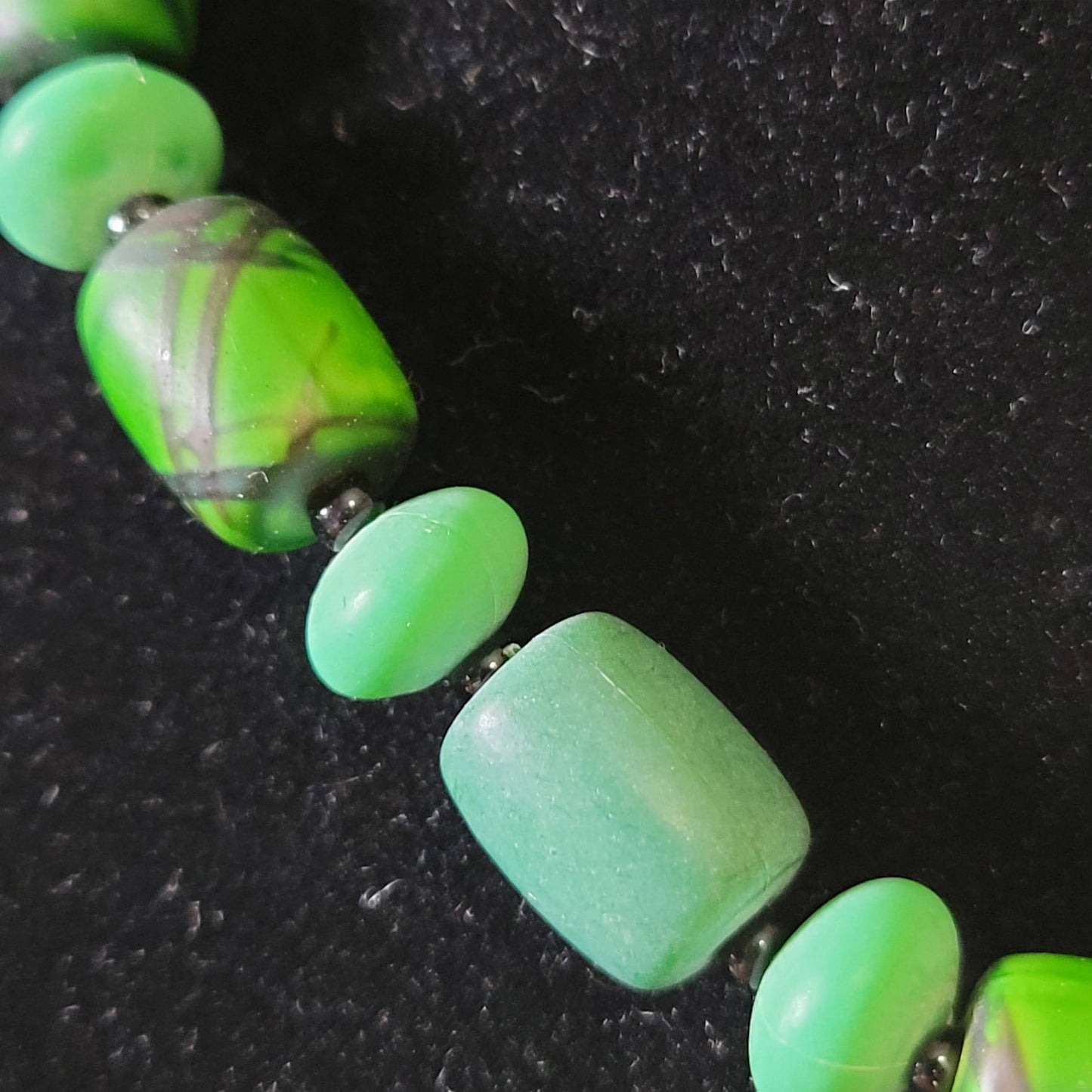 1970s mid-century style green swirl wooden bead necklace