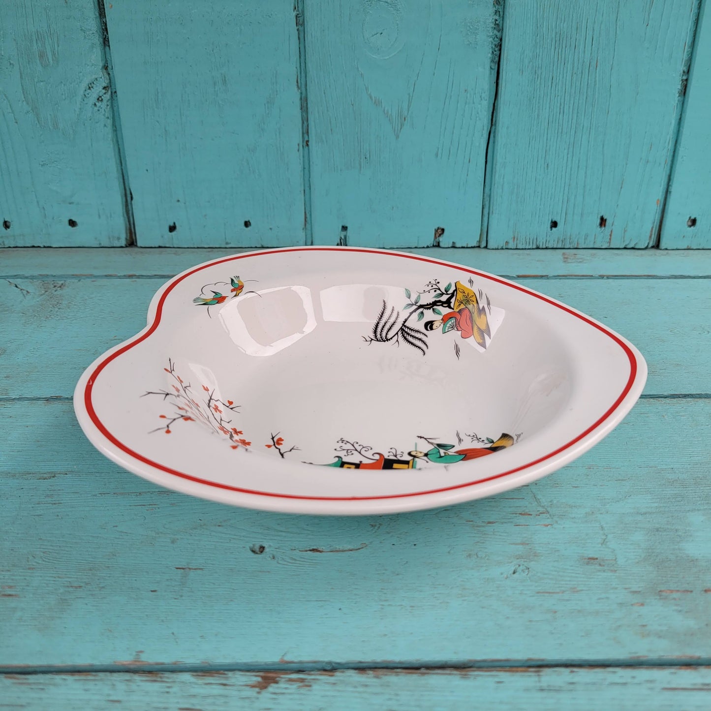 Four rare mid-century Barratt's Delphatic White heart shaped bowls