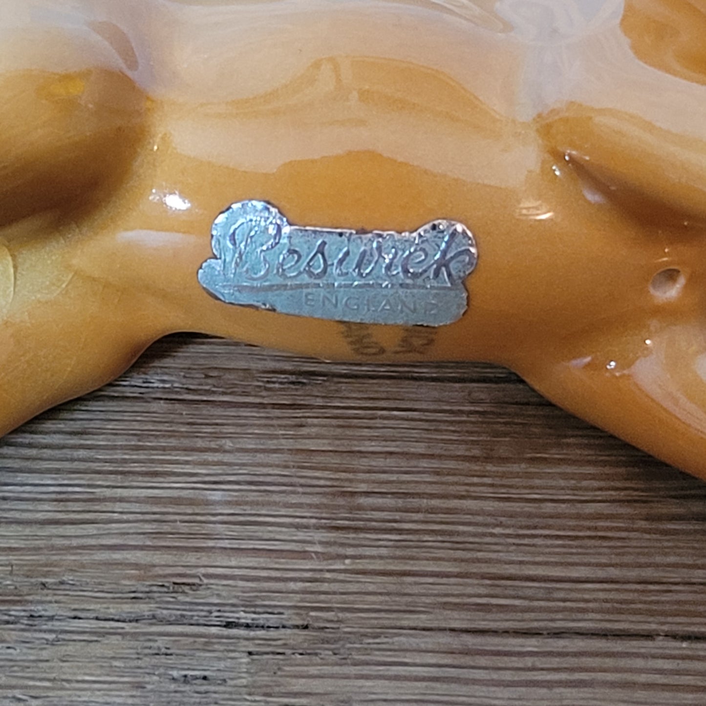 Vintage Beswick gloss small stretched palomino foal figurine