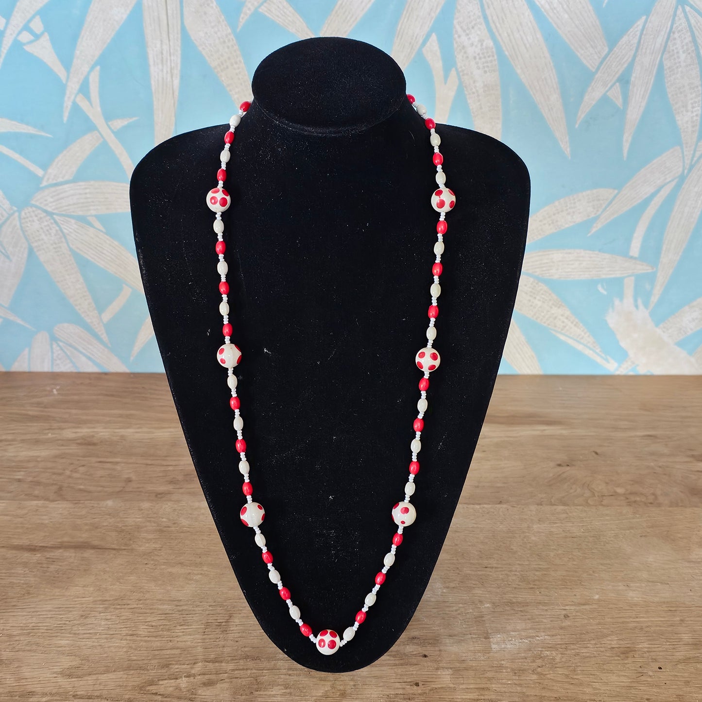 1960s red & white polka dot plastic beaded necklace