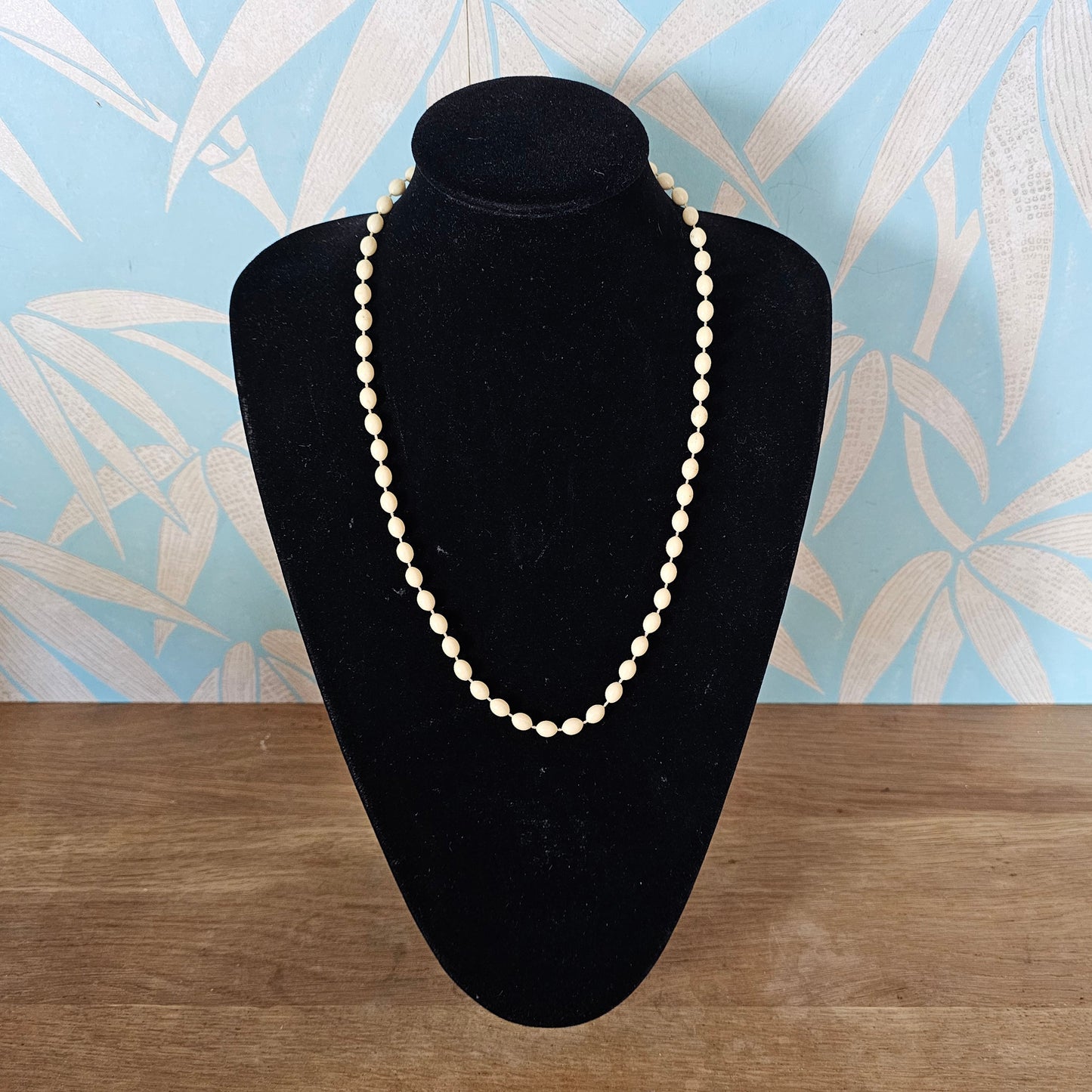 1960s/70s cream plastic oval bead necklace