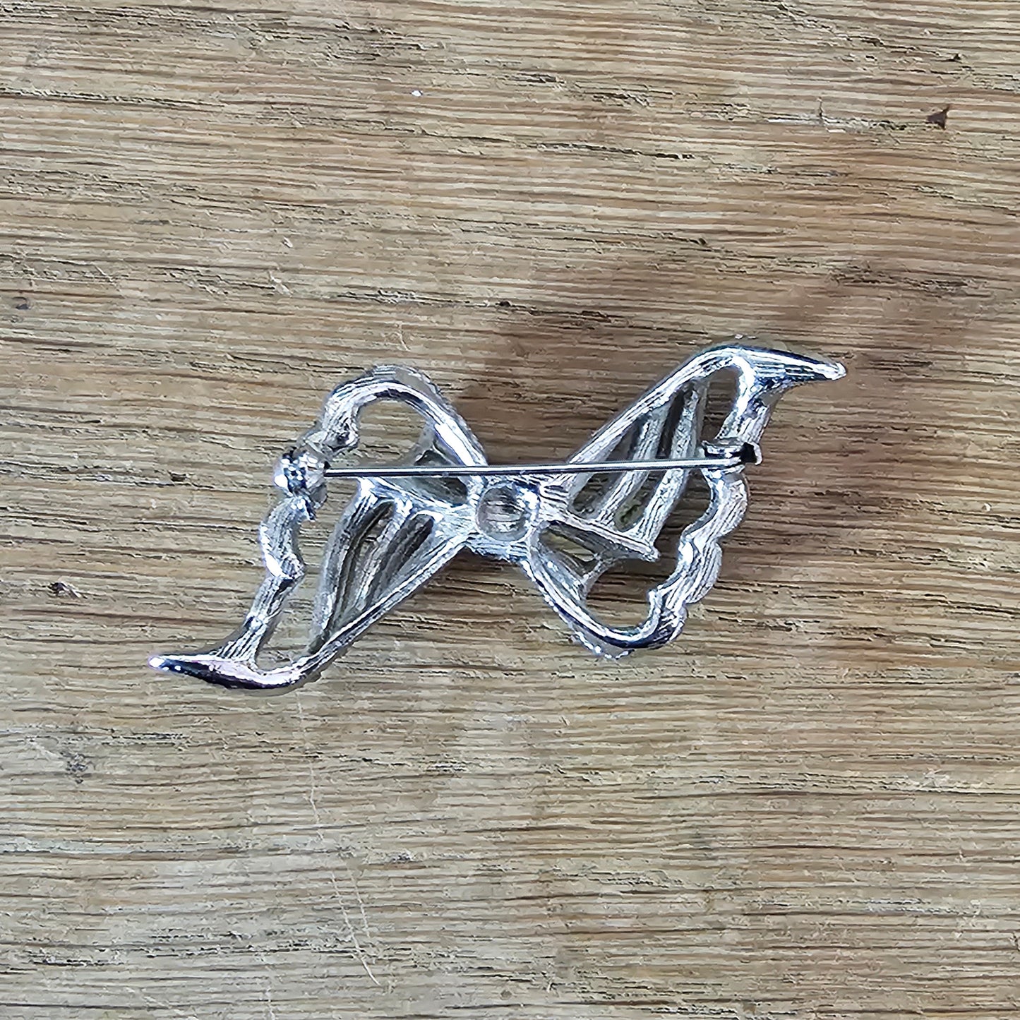 circa. 1950s silver-tone marcasite ribbon bow brooch
