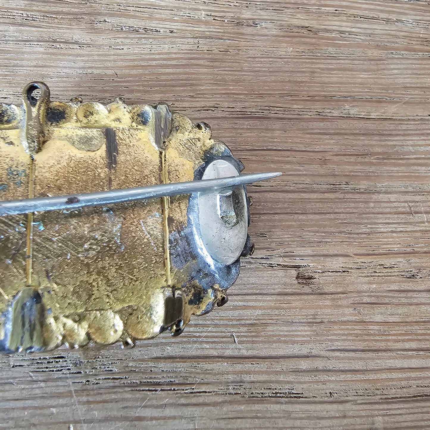 1940s Victorian-style fossil coral cabochon brooch pendant