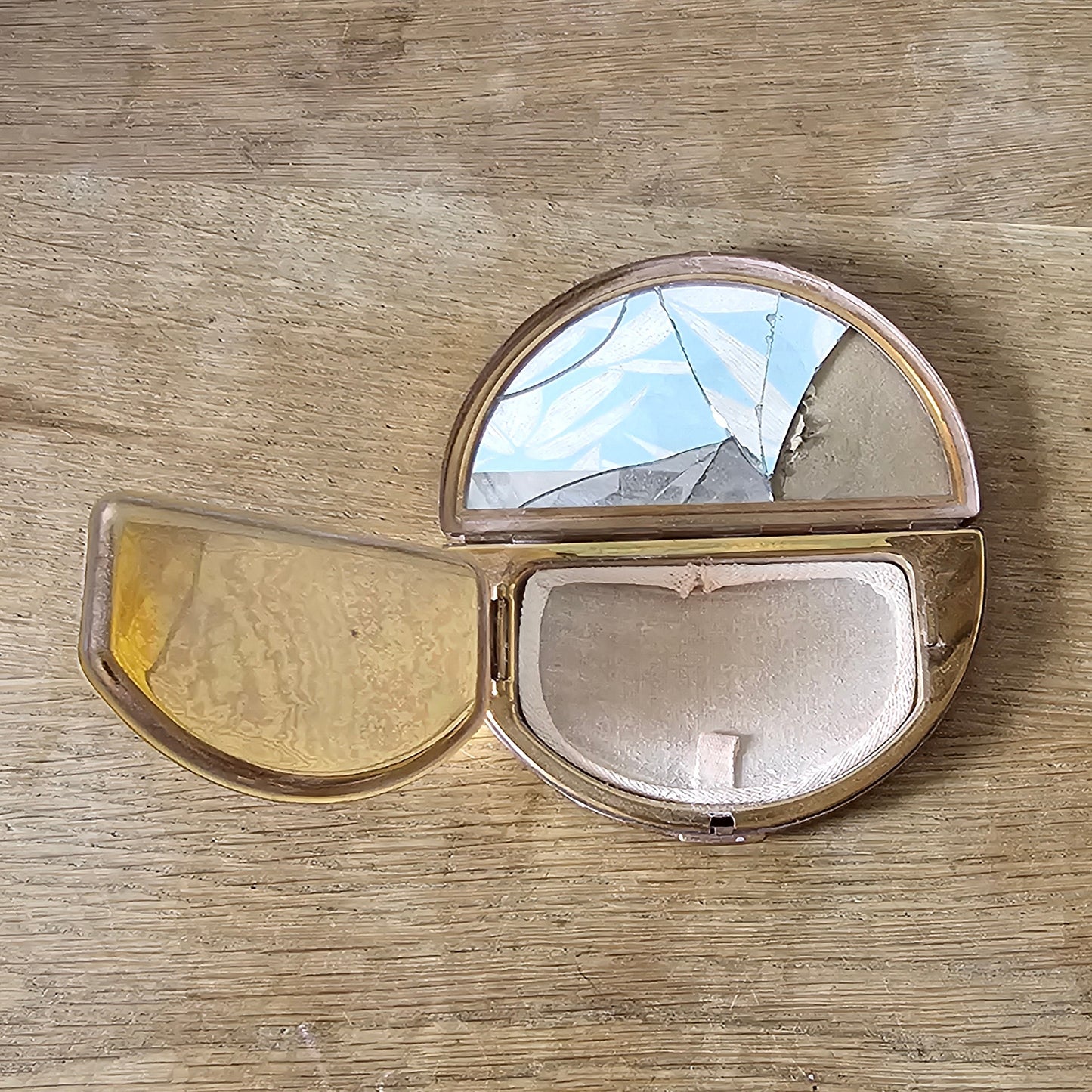 1930s/40s pale green guilloché enamel fan-shaped powder compact