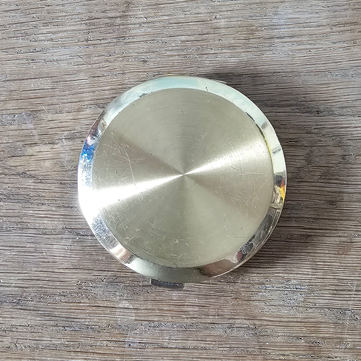 1950s gold-tone & Mother-of-Pearl Chinese rickshaw powder compact