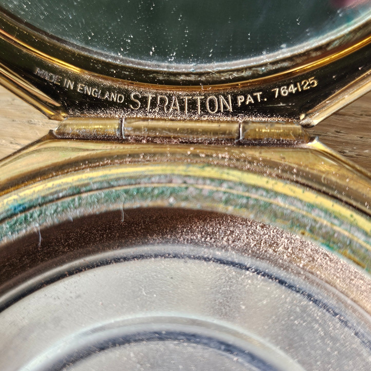 1960s Stratton bird & wisteria gold tone convertible powder compact