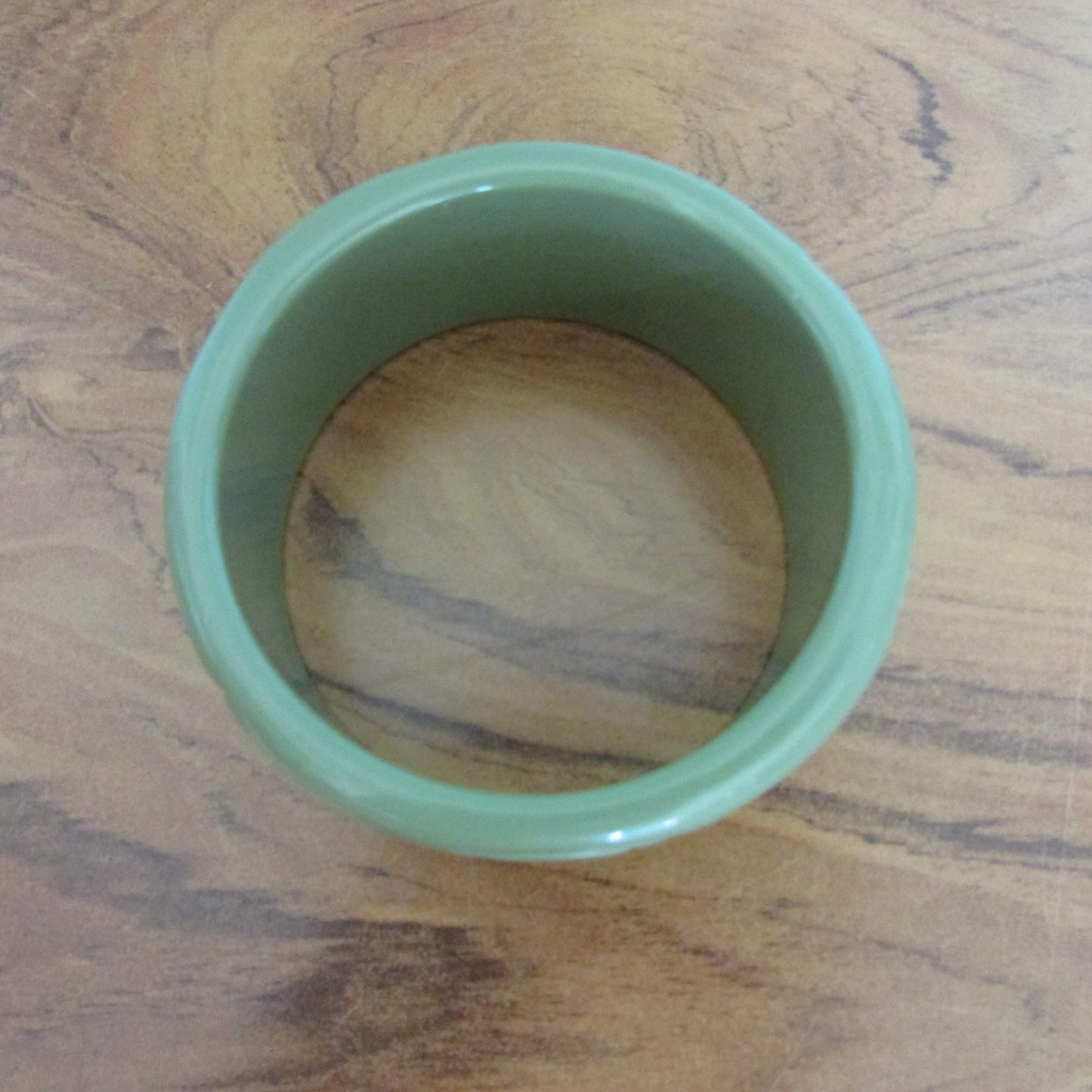 Vintage olive green carved floral leaf moulded plastic bangle