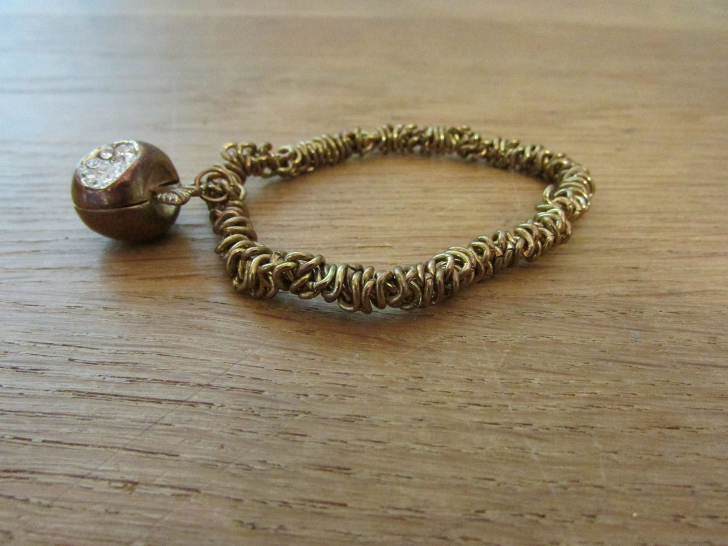 Vintage gold-tone elasticated chain bracelet with gold-tone & diamanté apple charm
