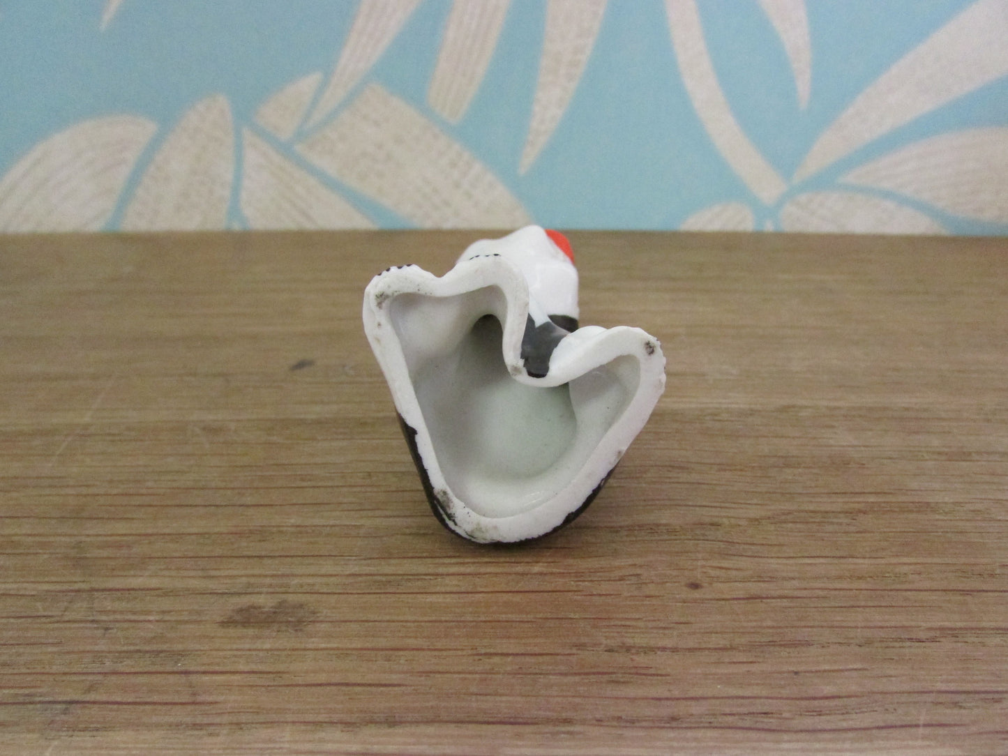 circa. 1960s small ceramic comical black & white scratching cat figurine