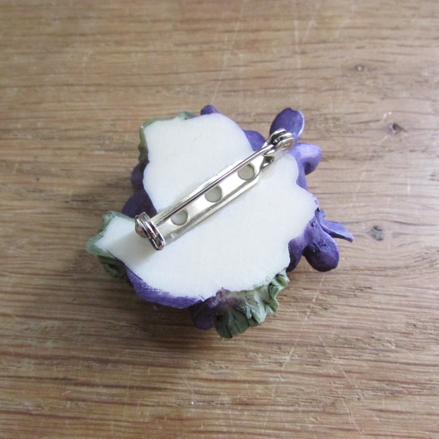 1950s moulded resin purple violet flower cluster brooch