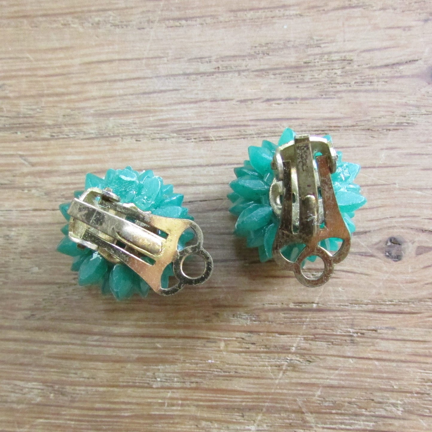 1950s teal green plastic flower cluster clip-on earrings