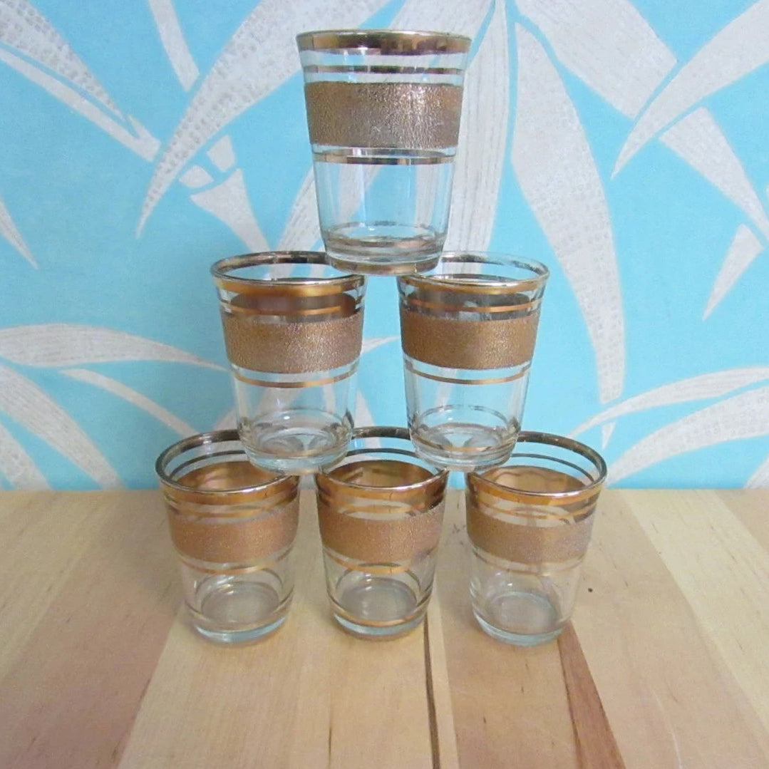 1950s/60s wire shot glass holder with six gold-banded shot glasses