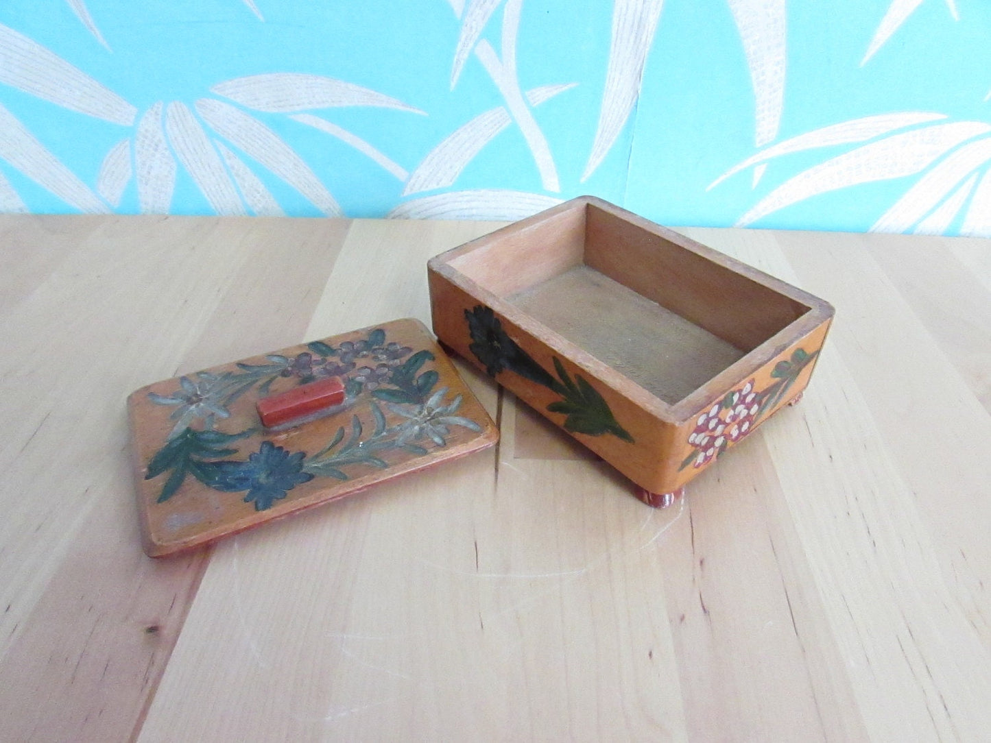 1940s handcrafted flora/flower wooden trinket box