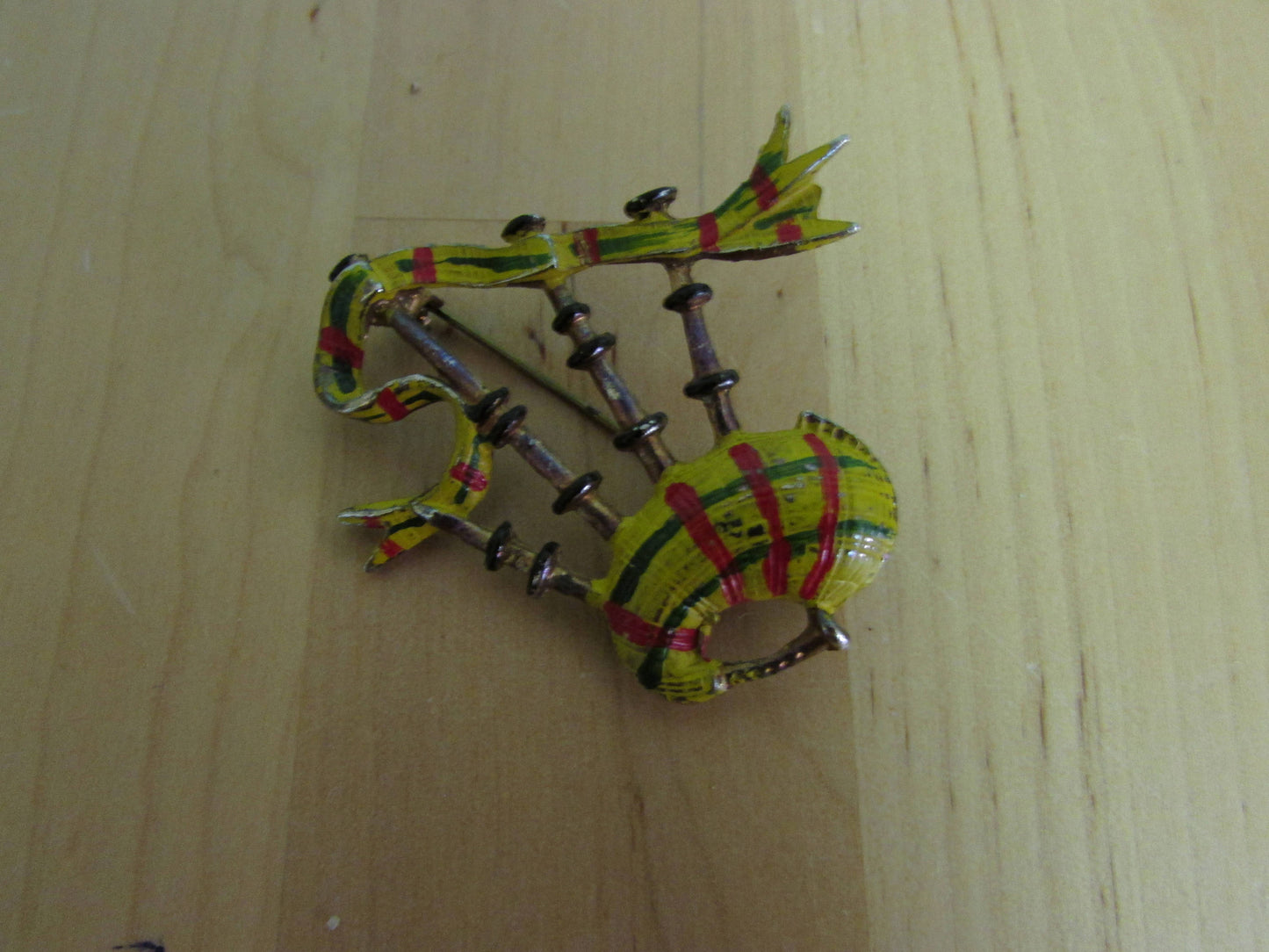 1950s hand-painted yellow tartan Scottish bagpipes brooch.