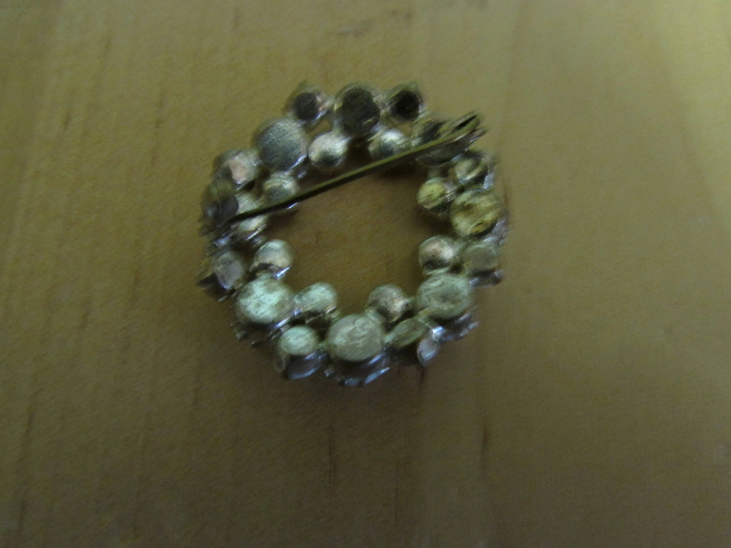 1940s/50s silver-tone & milk glass wreath circle brooch