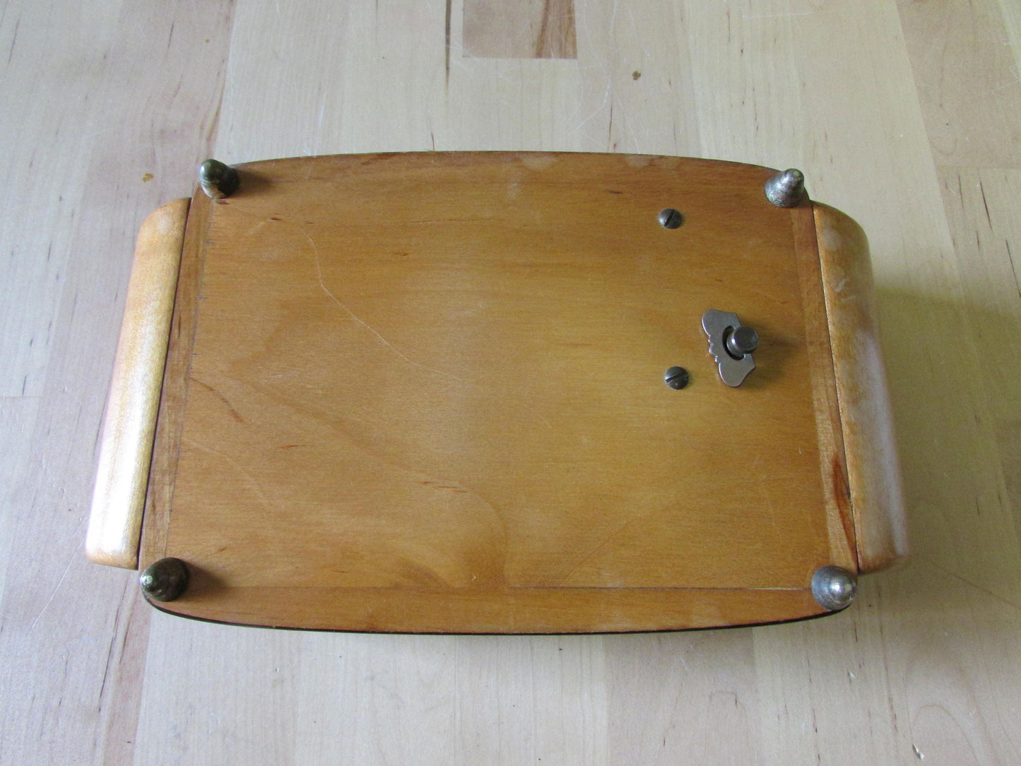 Vintage wooden jewellery/cigarette box, metal-tone music staff & notes highlighted with blue rhinestones