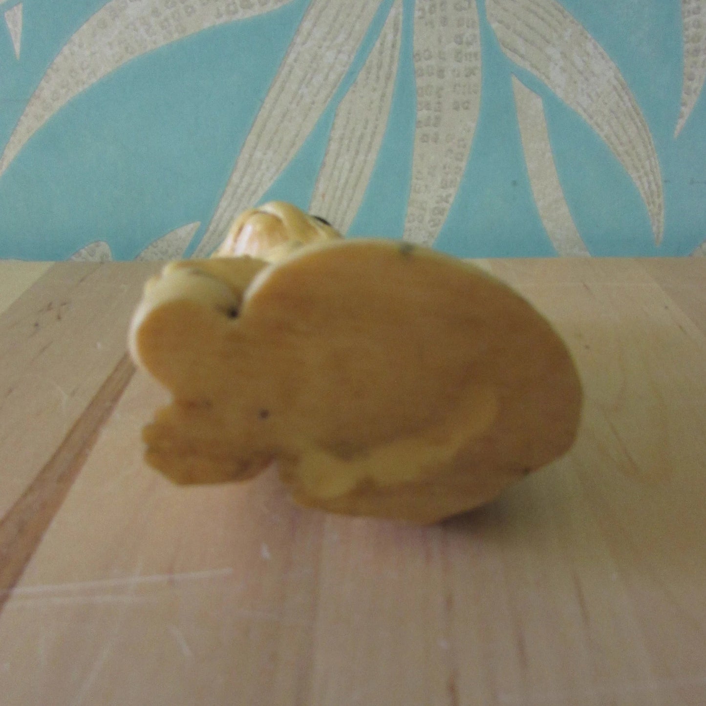 Vintage Norleans ivory resin cat in bow tie figurine with glass eyes