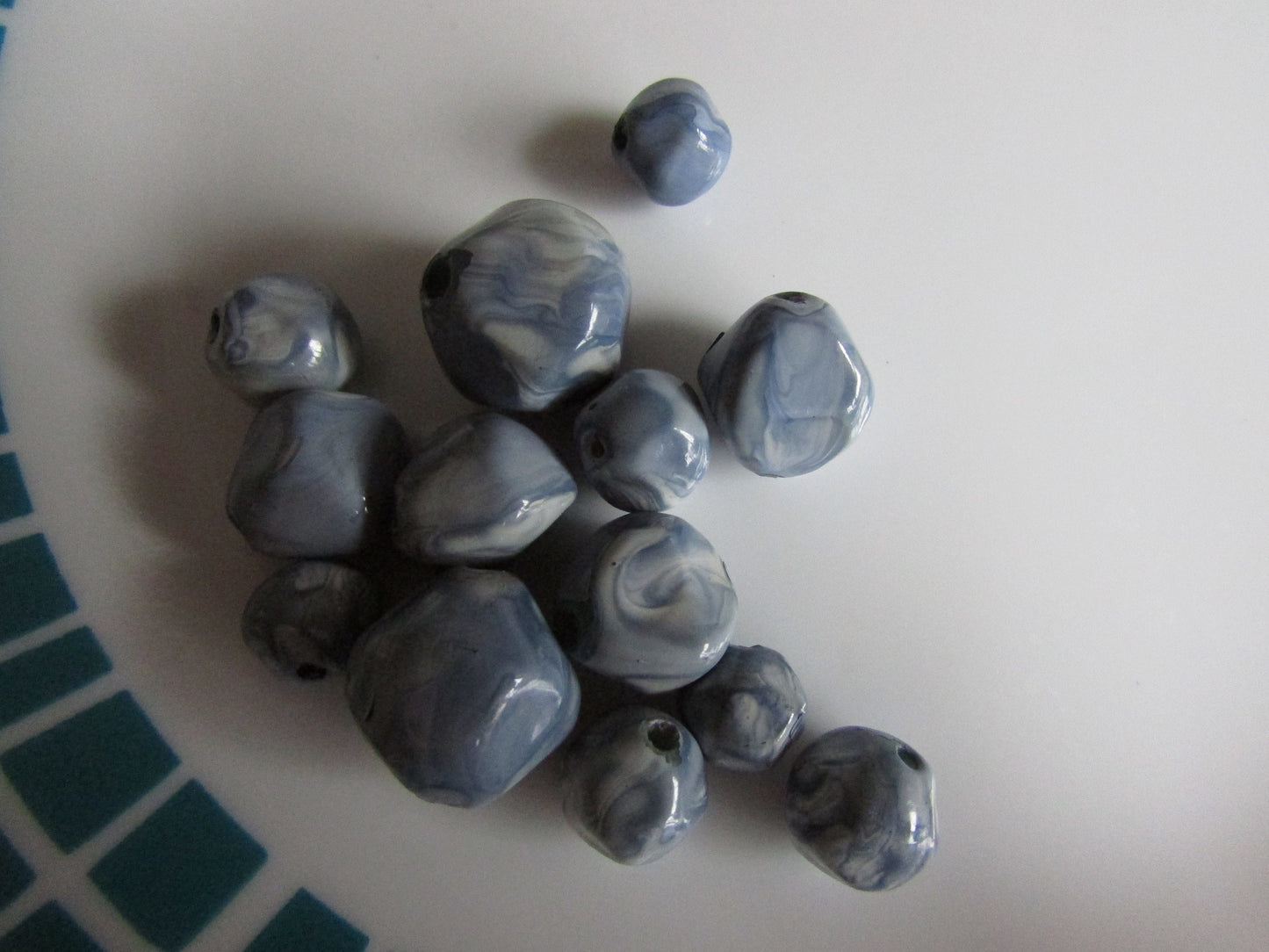 13 vintage grey & white marbled plastic pebble-shaped beads