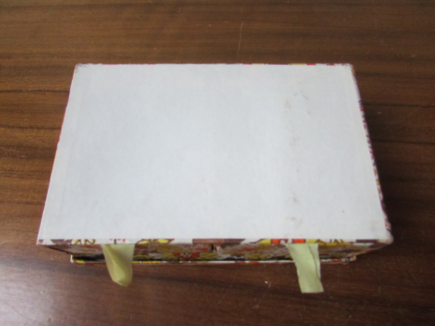 1960s floral patterned 2-drawer cardboard sewing box, with assorted vintage notions