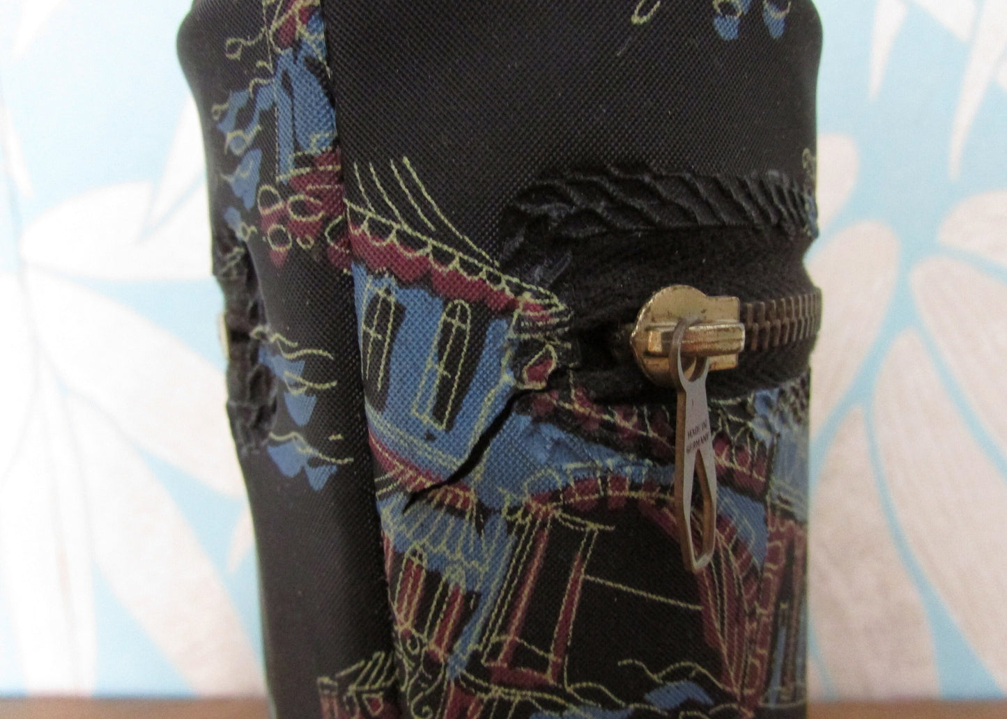 circa. 1960s Eltrolüd travel immersion heater with kettle/mug & illustrated 'Landmarks' vinyl case