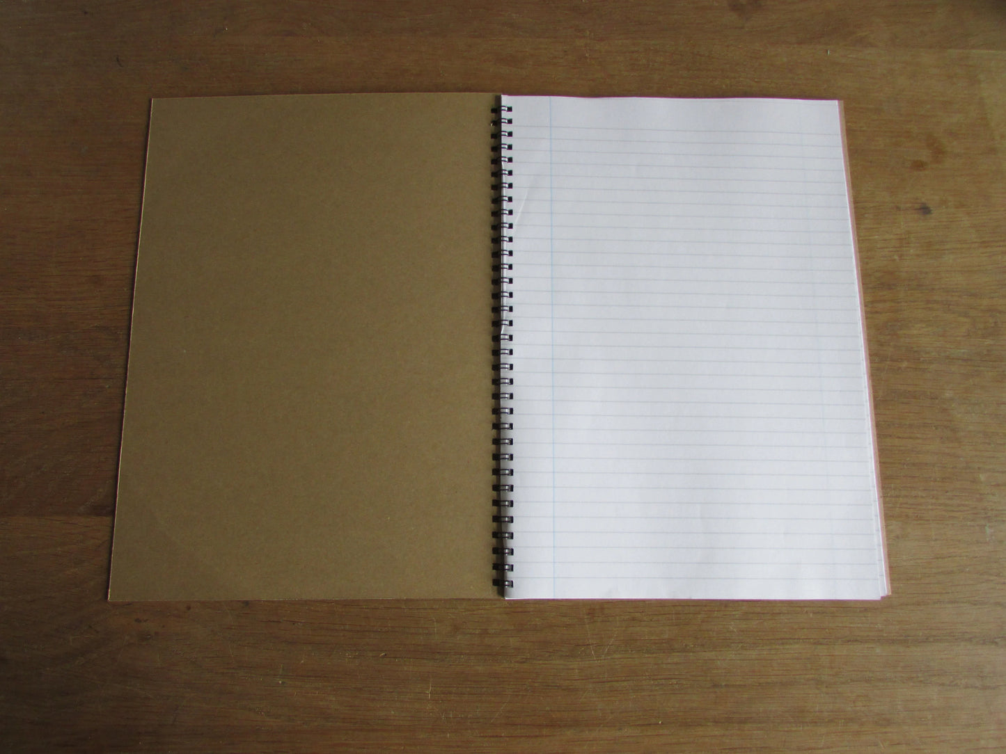 A4 wire-bound notebook, 30 sheets lined paper, German