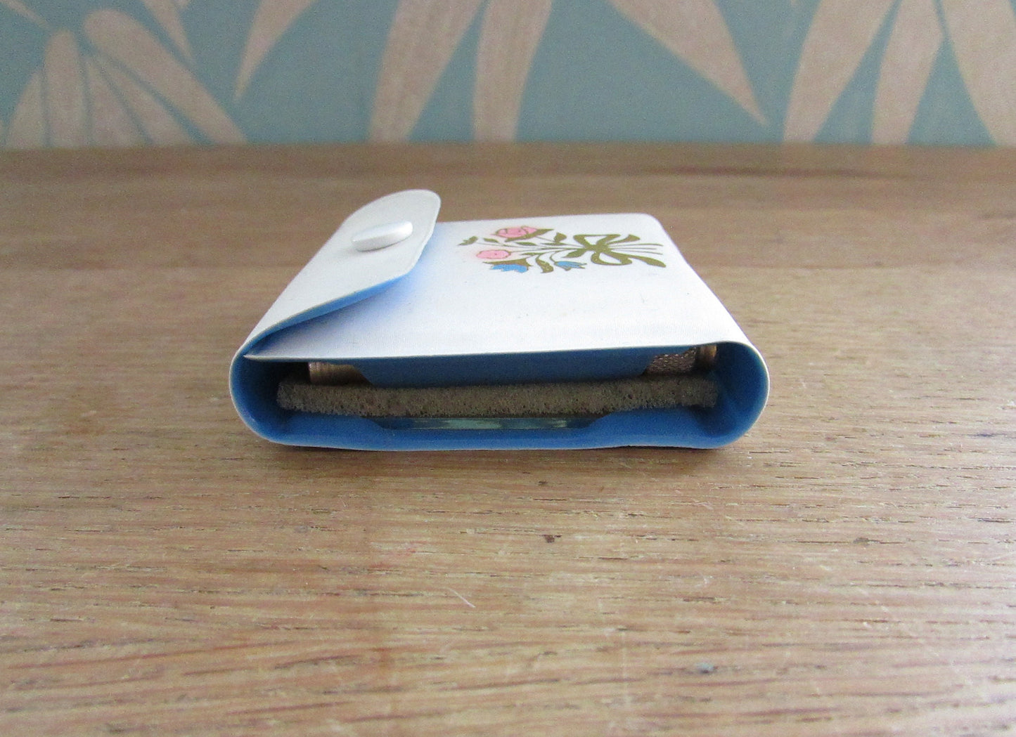 1960s ladies travel razor in vinyl case with mirror, made in Germany
