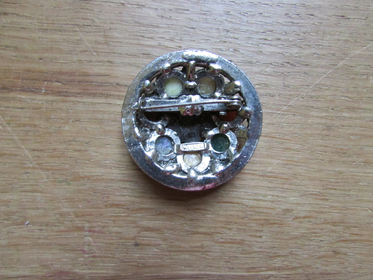 circa. 1960s Celtic-pattern shield silver-tone brooch with multicoloured agate, stamped WEINER