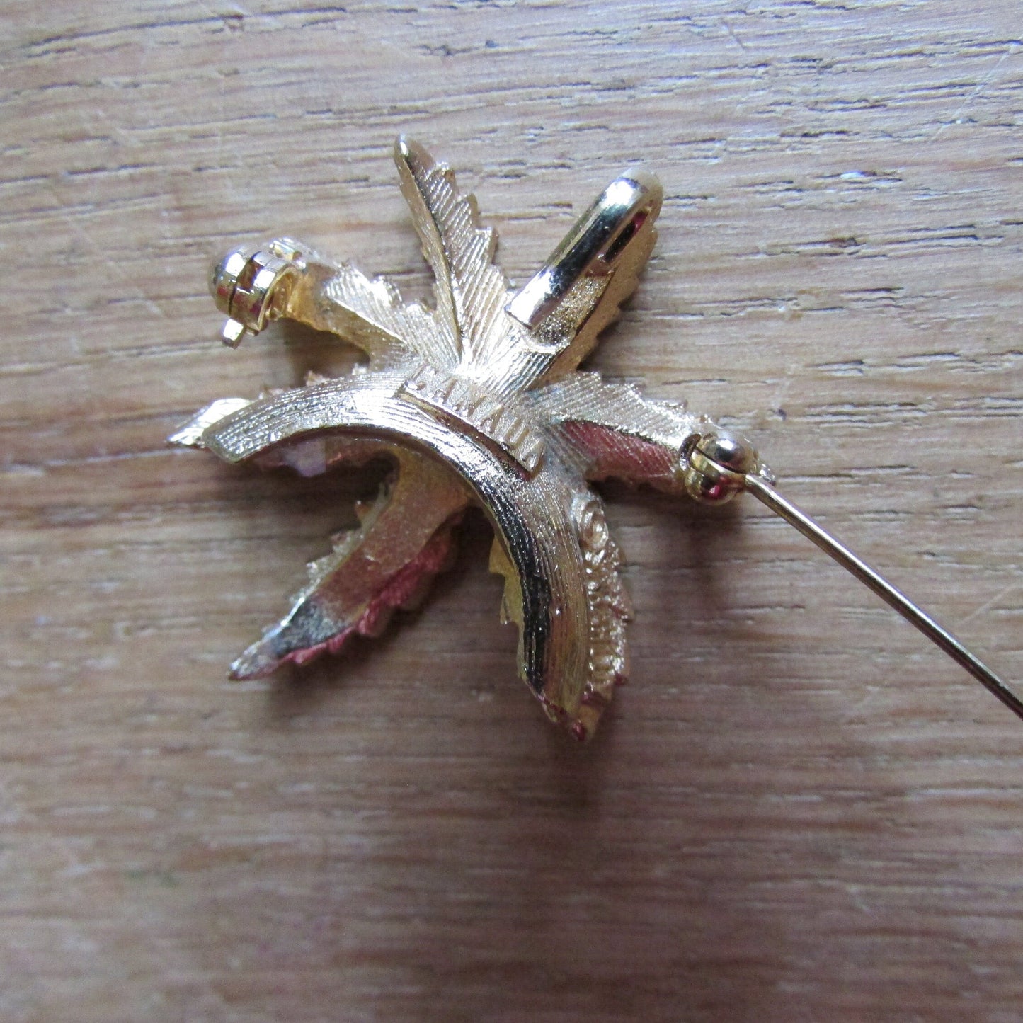 1960s Sarah Coventry gold-tone palm frond leaf brooch pendant
