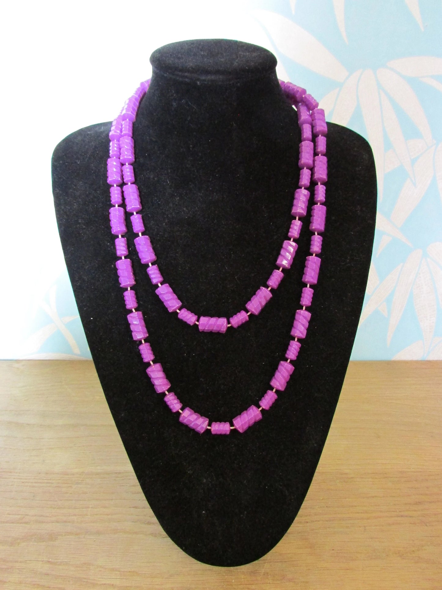 1960s purple moulded plastic textured barrel bead rope necklace
