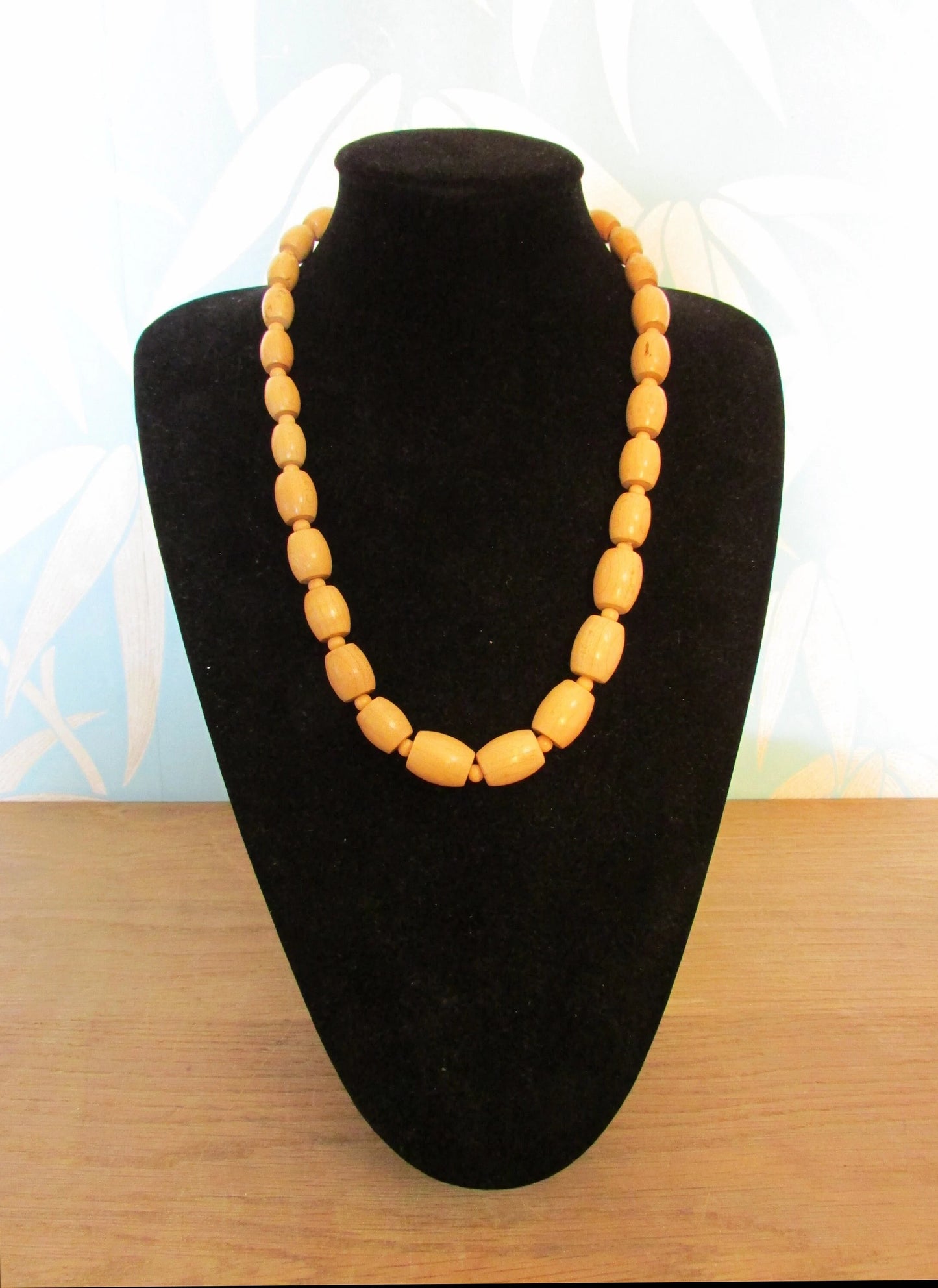1970s graduated wooden barrel bead necklace