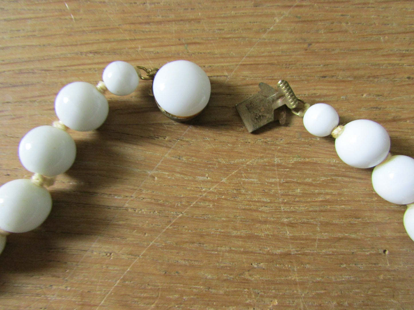 1940s/50s white milk glass bead necklace, hand-knotted