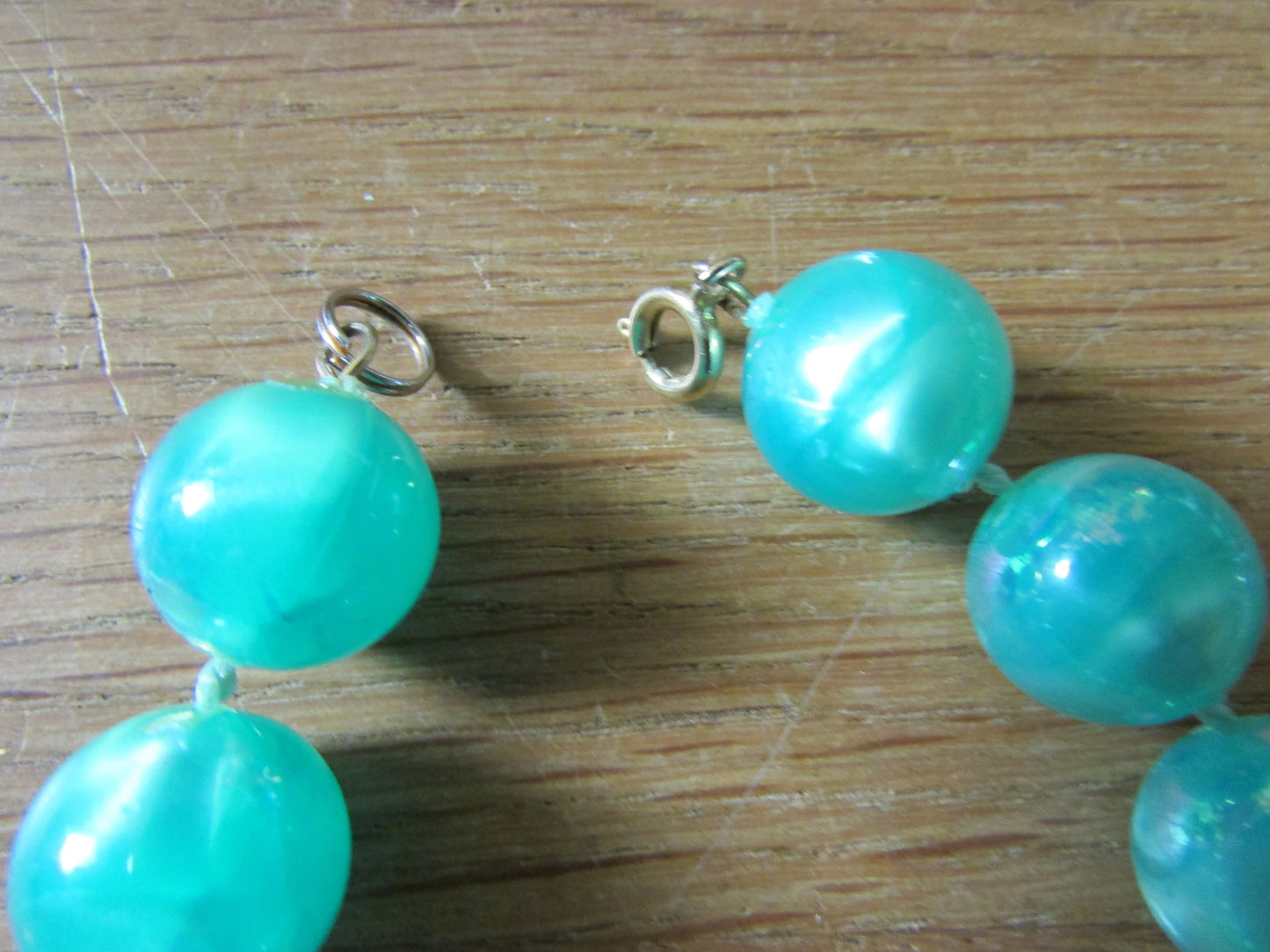 1960s teal green pearlised round plastic bead necklace