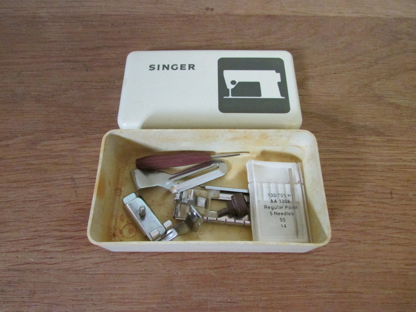 Collectable 1970s Singer hard plastic case containing sewing machine accessories