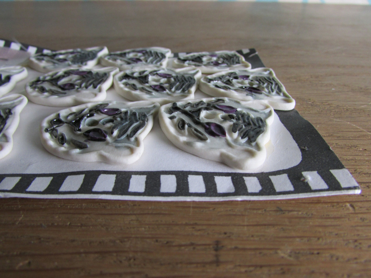 10x carded 1988 hand-painted ceramic tiger buttons