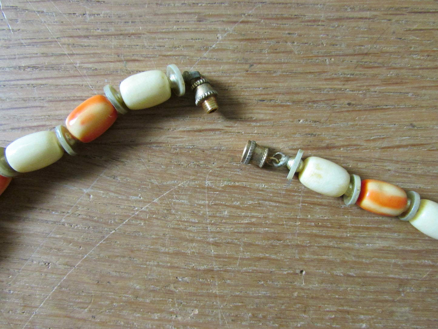 1960s/70s cream & orange marbled resin cylinder bead necklace with gold-tone spacers