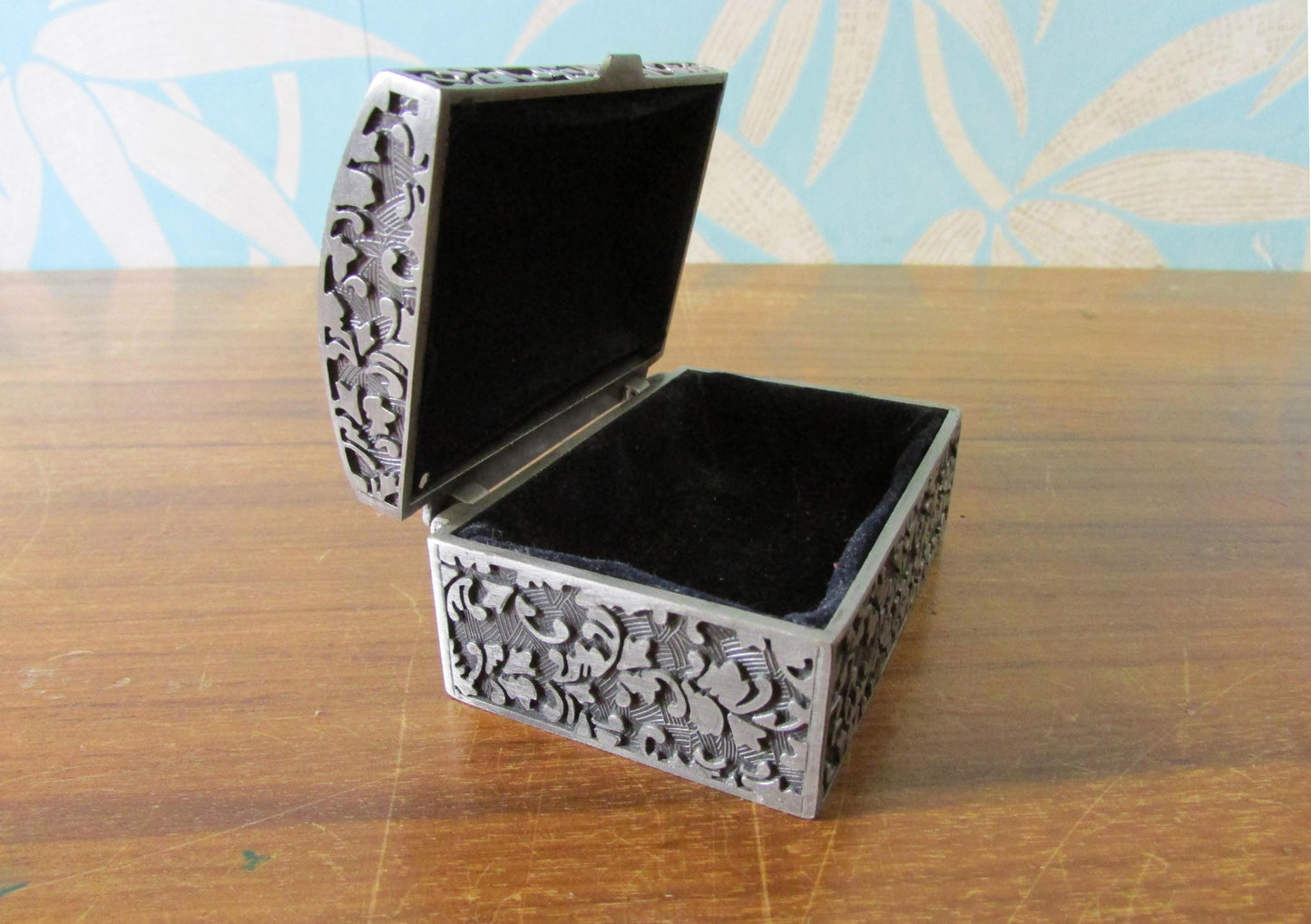circa. 1970s Aveson embossed abstract acanthus-style leaf silver-tone metal chest