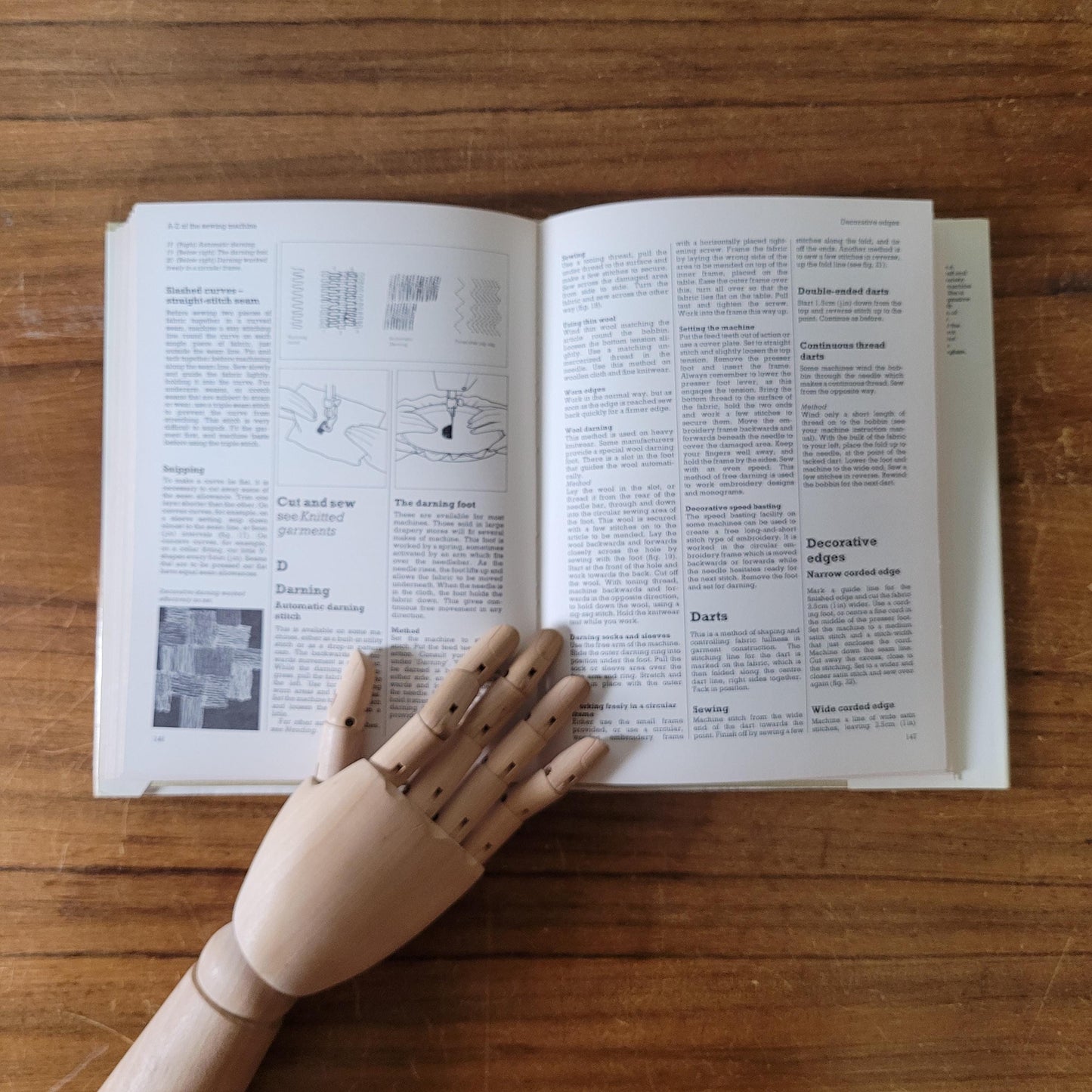 The Complete Book of the Sewing Machine, by Angela Thompson (Hardback, 1980)