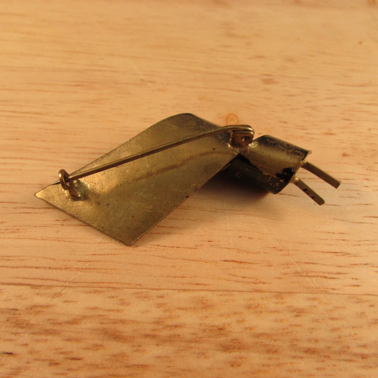 1950s/60s German rolled gold scroll leaf brooch