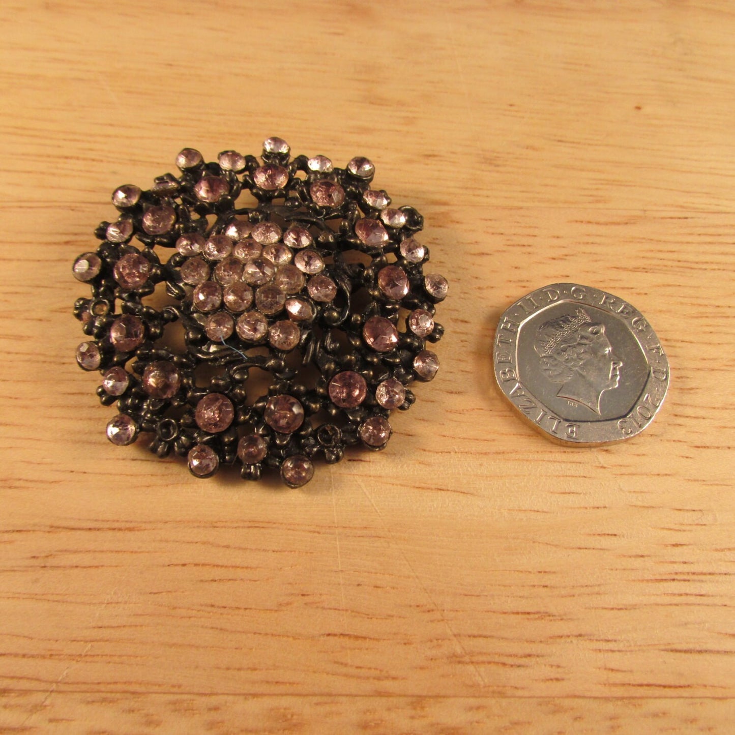 1940s metal flower round brooch with pink & clear diamanté
