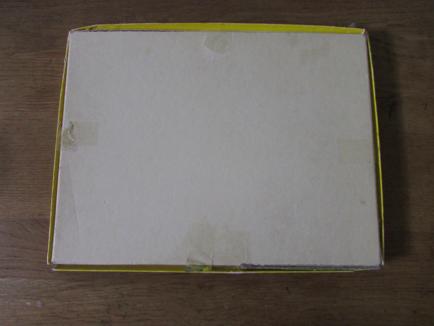 1972 Victory Play and Learn Tray; 26 colourful pictures mounted on strong plywood