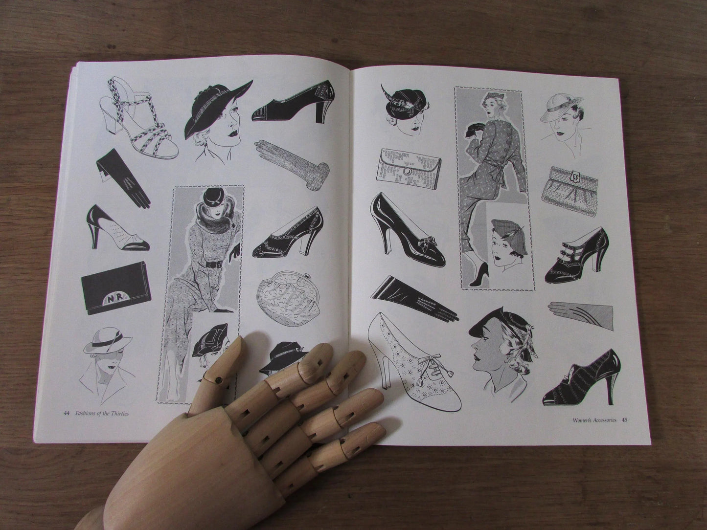 Fashion of the Thirties, by Carol Belanger Grafton (Softback, 1993)
