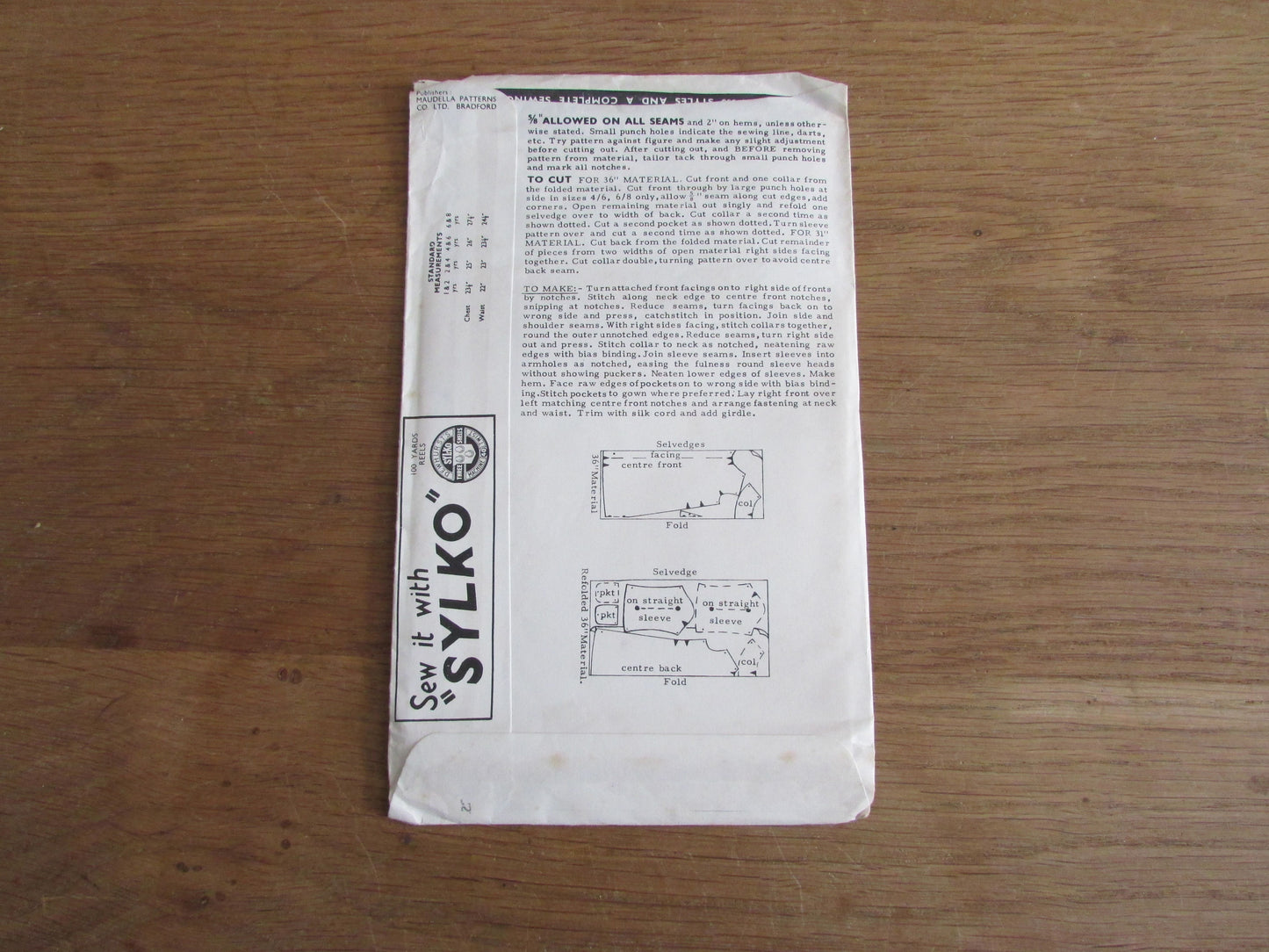 Uncut 1940s/50s Maudella 547 sewing pattern for child's dressing gown, age 1 & 2 years (complete)