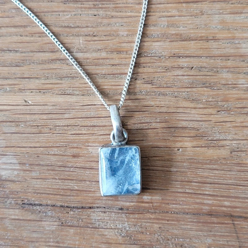 Vintage labradorite & silver delicate necklace with silver chain