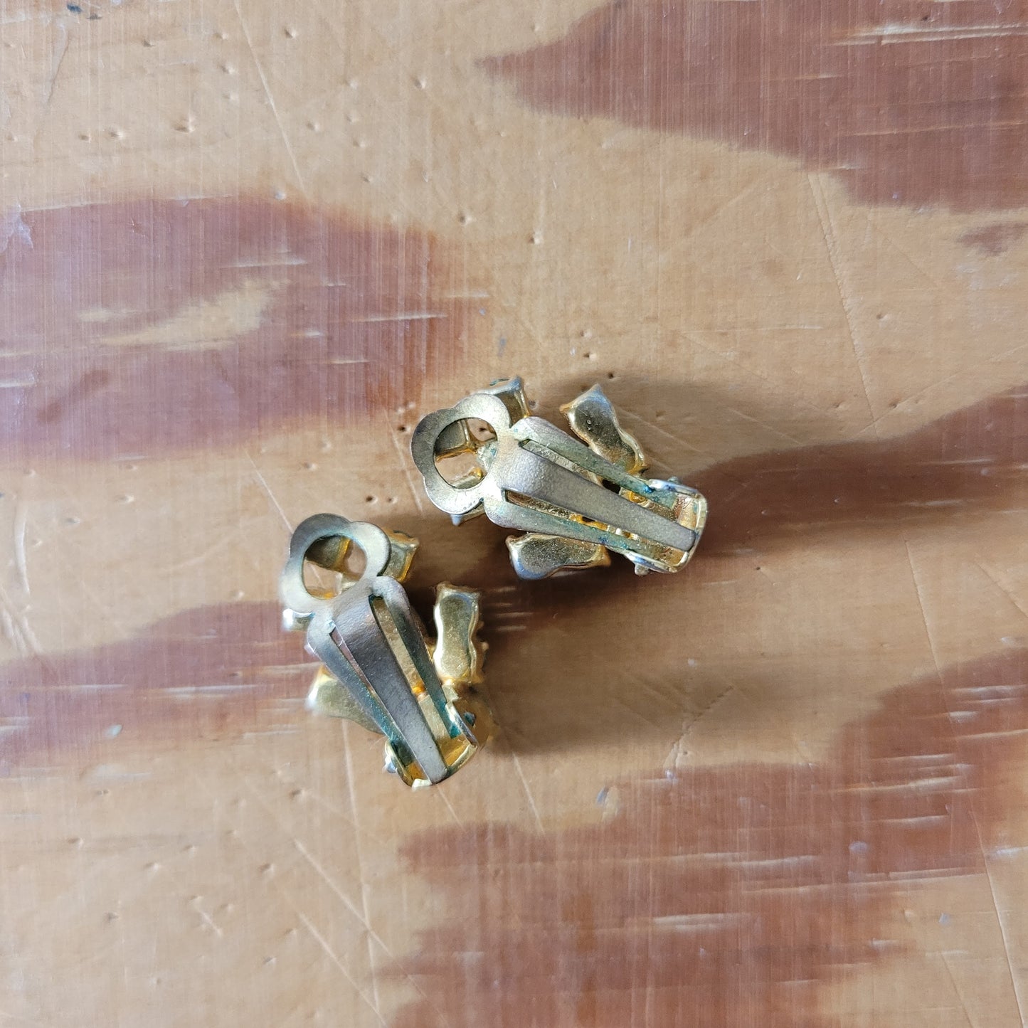 1950s gold-tone green rhinestone clip-on earrings