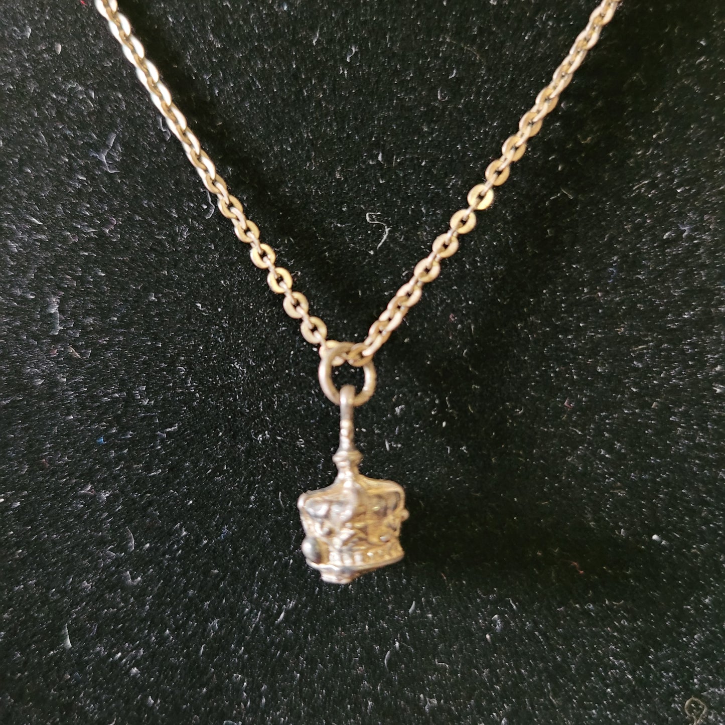Vintage sterling silver delicate crown charm necklace