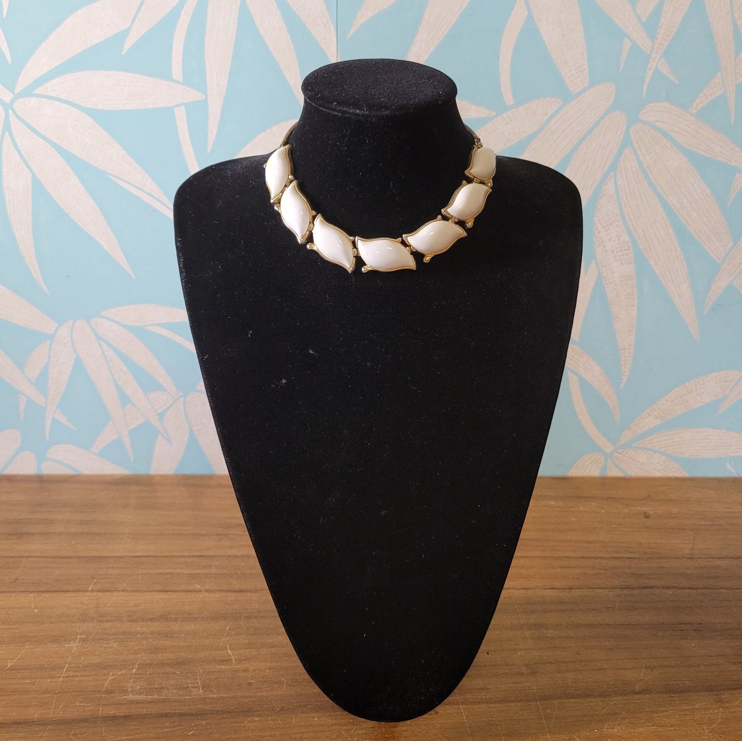 1950s/60s Monet white enamel leaf collar necklace